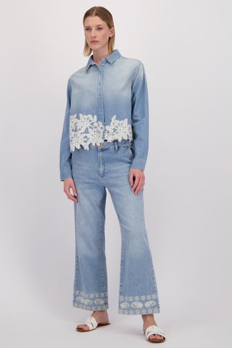 Voorkant van Blauwe jeans met geborduurde zoom door More & More voor Dames