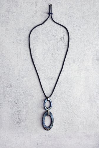 Voorkant van Blauwe ketting met blauwe ovale hangers door Liberty Island voor Dames