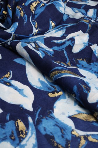 Voorkant van Blauwe sjaal met bladerprint door Modeno voor Dames