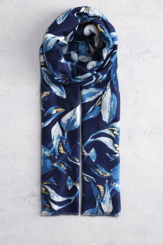 Voorkant van Blauwe sjaal met bladerprint door Modeno voor Dames