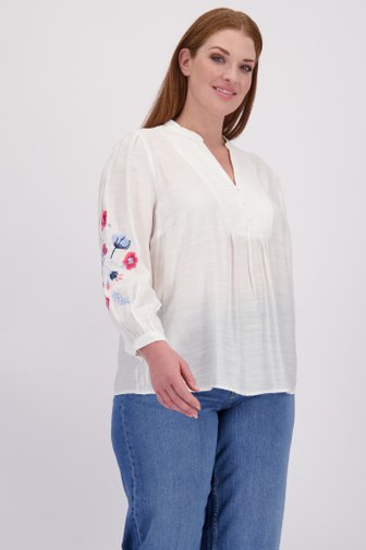 Le devant de Blouse blanche à motif floral brodé de ONLY Carmakoma pour Femmes