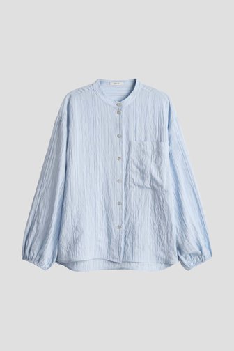 Le devant de Blouse bleue à fines rayures noires de Opus pour Femmes