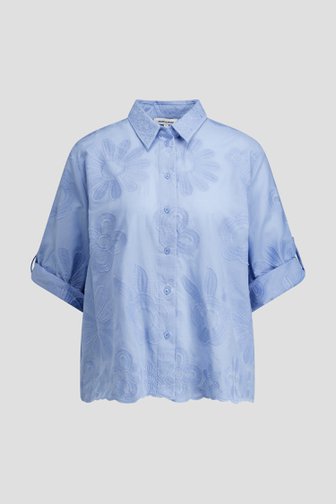 Le devant de Blouse bleue avec fleurs brodées de More & More pour Femmes