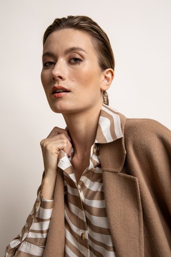 Voorkant van Blouse met beige zebraprint door D'Auvry voor Dames