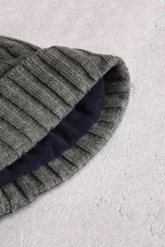 Le devant de Bonnet tricoté gris à motif torsadé de Liberty Island pour Hommes