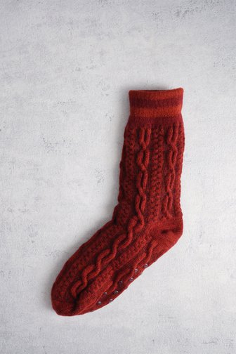 Achterkant van Bordeaux sokken met kabelmotief door Liberty Island voor Dames