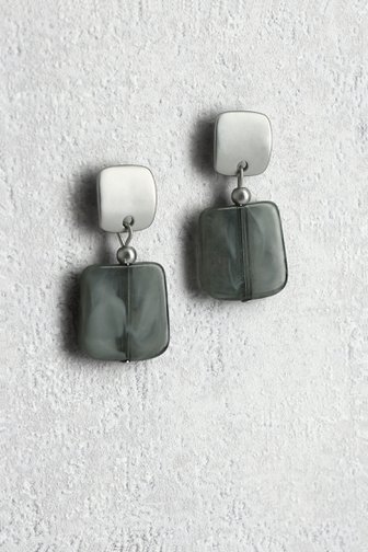 Le devant de Boucles d’oreilles avec perles vert gris de Libelle pour Femmes