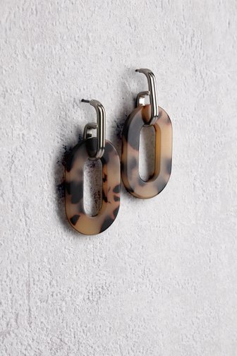 Le devant de Boucles d’oreilles beige et noires à motif écaille de Liberty Island pour Femmes