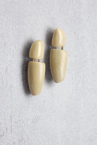 Le devant de Boucles d'oreilles écru avec éléments de forme de Liberty Island pour Femmes