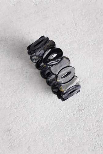 Le devant de Bracelet élastique avec maillons noir effet marbré de Liberty Island pour Femmes