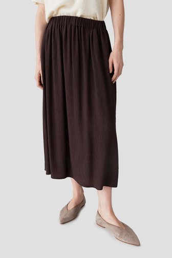 Voorkant van Bruine midi-rok met kreuktextuur door Opus voor Dames