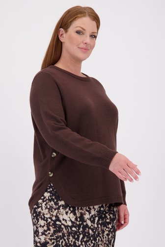 Voorkant van Bruine trui met knopen door ONLY Carmakoma voor Dames