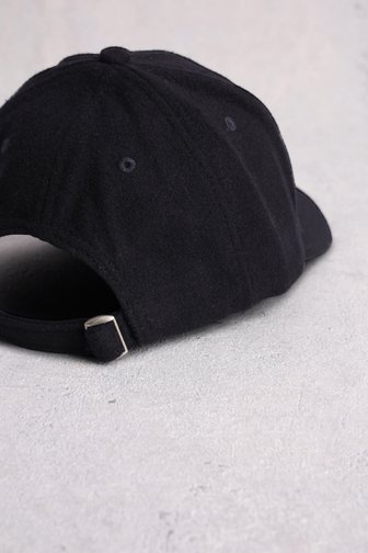 Le devant de Casquette bleu foncé de Liberty Island pour Hommes