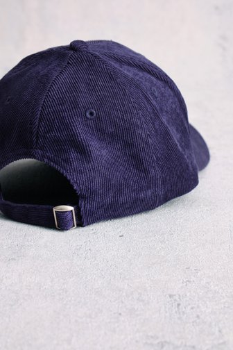 Le devant de Casquette bleu marine à effet velours côtelé de Liberty Island pour Hommes