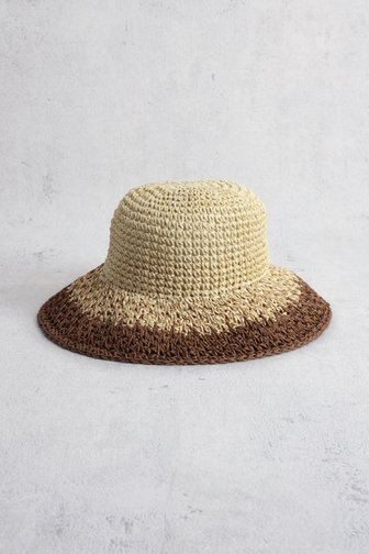 Le devant de Chapeau tressé beige avec bord brun de Modeno pour Femmes