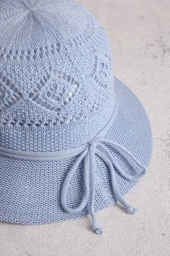Chapeau tricoté bleu clair de Modeno pour Femmes
