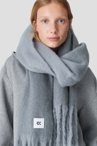 Le devant de Écharpe d'hiver douce gris-bleu de Opus pour Femmes