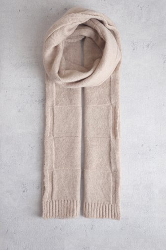 Le devant de Écharpe en laine beige clair de AC by Annelien Coorevits pour Femmes