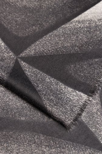 Le devant de Écharpe noir-gris à effet dégradé de Liberty Island pour Femmes
