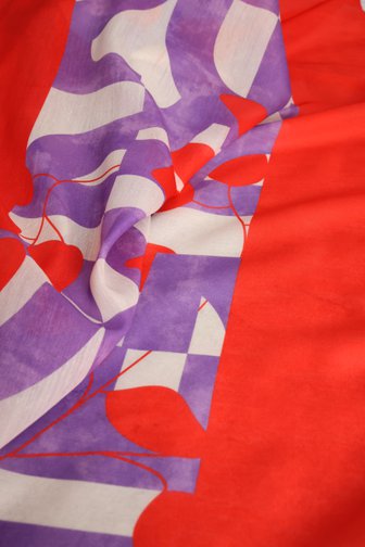 Le devant de Écharpe rouge-violet à imprimé abstrait de D'Auvry pour Femmes