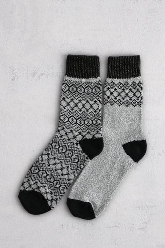Le devant de Chaussettes tricotées noir et gris – 2 paires de Camano pour Femmes