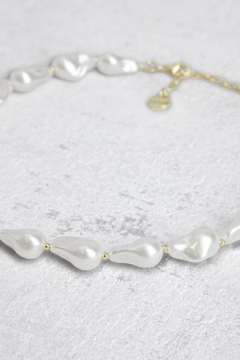 Le devant de Collier avec perles blanches à effet nacré de Liberty Island pour Femmes