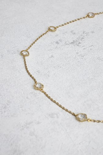 Le devant de Collier doré avec petites fleurs transparentes de Liberty Island pour Femmes