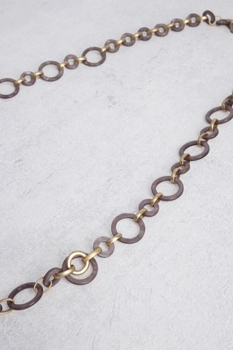 Le devant de Collier long à éléments ronds taupe de Liberty Island pour Femmes