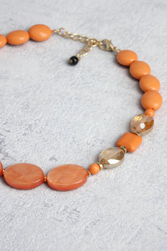 Le devant de Collier orange avec différentes formes de perles de Liberty Island pour Femmes
