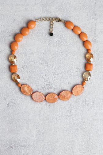 Le devant de Collier orange avec différentes formes de perles de Liberty Island pour Femmes