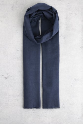 Voorkant van Donkerblauw sjaaltje met gerafelde zoom door AC by Annelien Coorevits voor Dames