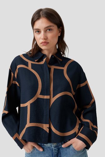 Voorkant van Donkerblauwe blouse met camel grafische print door Opus voor Dames