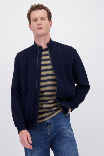Voorkant van Donkerblauwe cardigan met rits door Ravøtt voor Heren
