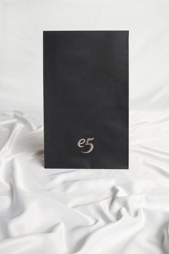 Le devant de Emballage cadeau – Medium de e5 pour Femmes