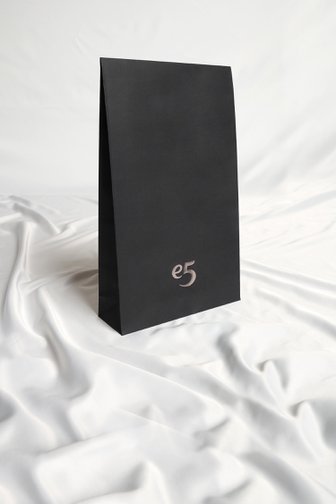 Le devant de Emballage cadeau – Medium de e5 pour Femmes