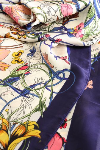 Fijn ecru sjaaltje met bloemenprint van Liberty Island voor Dames