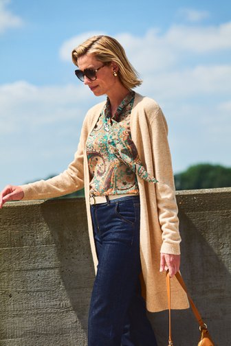 Claude Arielle Fijne beige blouse met paisley print