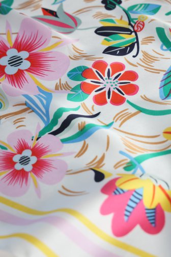 Le devant de Foulard à imprimé floral coloré de Liberty Island pour Femmes