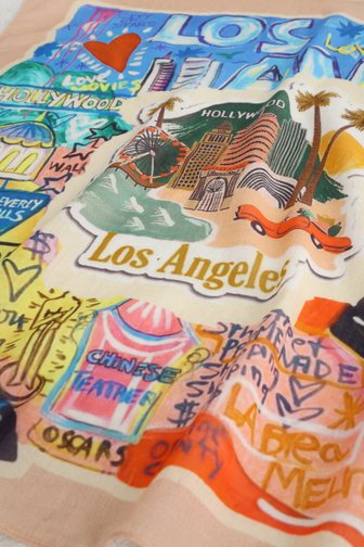 Le devant de Foulard à imprimé graphique coloré de Liberty Island pour Femmes