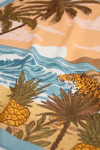 Le devant de Foulard à imprimé tropical coloré de Liberty Island pour Femmes