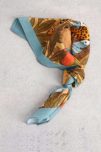 Le devant de Foulard à imprimé tropical coloré de Liberty Island pour Femmes