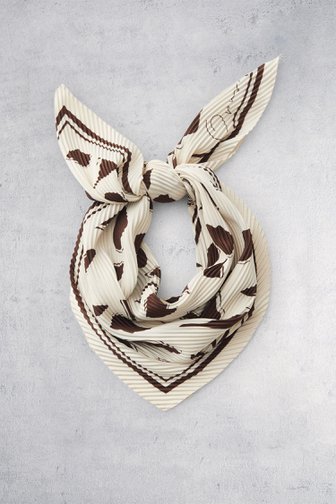 Le devant de Foulard beige clair à imprimé abstrait brun de Opus pour Femmes
