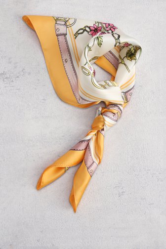 Le devant de Foulard beige clair à imprimé floral de Liberty Island pour Femmes