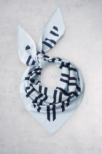Le devant de Foulard bleu clair à rayures bleu foncé de Opus pour Femmes