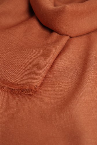 Le devant de Foulard brun à bords effilochés de AC by Annelien Coorevits pour Femmes