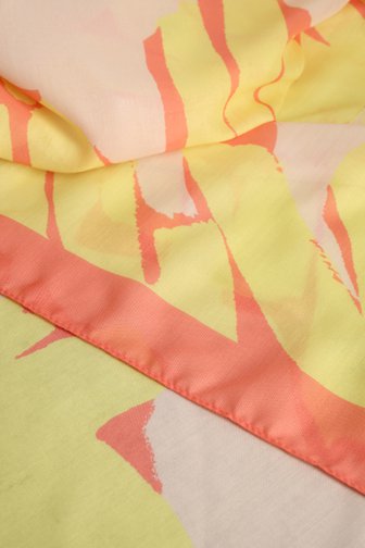 Le devant de Foulard fin à motif en jaune et corail de D'Auvry pour Femmes