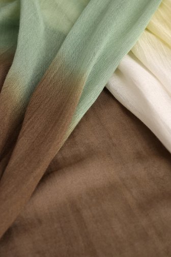 Le devant de Foulard multicolore à effet dégradé de D'Auvry pour Femmes