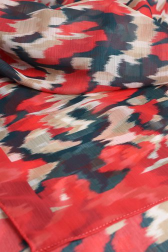 Le devant de  Foulard rouge à imprimé vert-beige de Claude Arielle pour Femmes