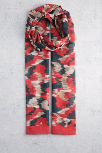 Le devant de  Foulard rouge à imprimé vert-beige de Claude Arielle pour Femmes