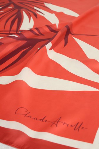 Le devant de Foulard rouge à motif feuilles de Claude Arielle pour Femmes